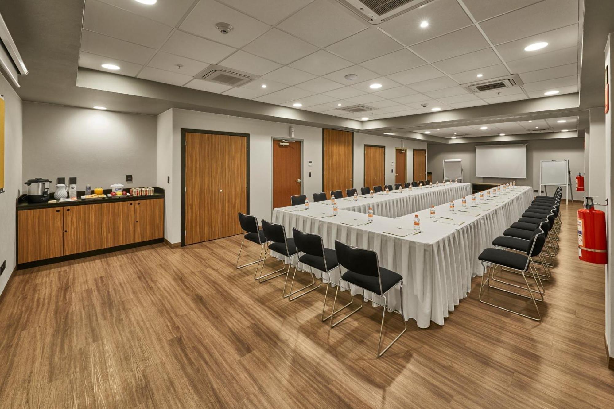 City Express By Marriott تولوكا المظهر الخارجي الصورة