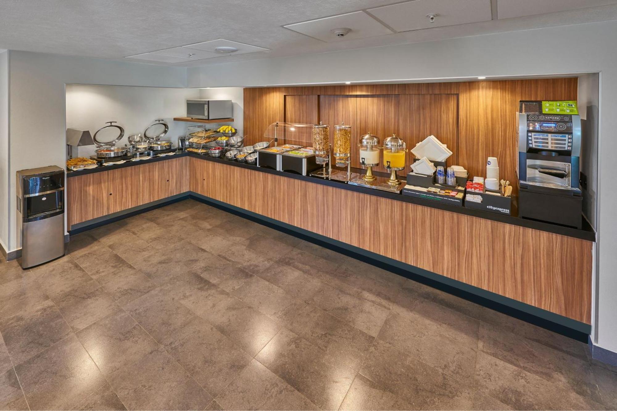 City Express By Marriott تولوكا المظهر الخارجي الصورة