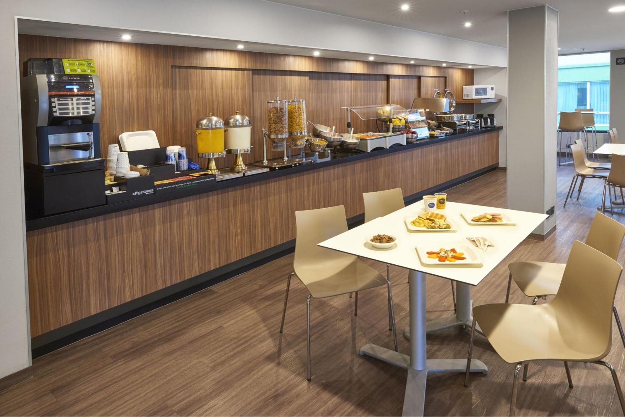 City Express By Marriott تولوكا المظهر الخارجي الصورة